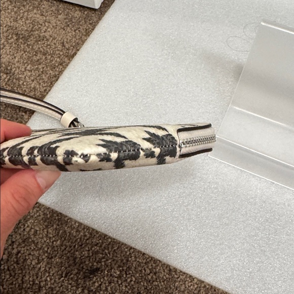 Coach Black and Cream Houndstooth corner zip Wristlet wallet - Picture 4 of 6